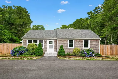 620 Boxberry Hill Rd, Hatchville, MA 02536