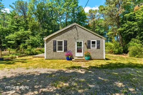 153 Dunns Pond Rd, Hyannis, MA 02601
