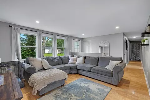 579 E Falmouth Hwy, East Falmouth, MA 02536
