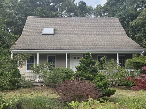 Exterior - 118 Algonquin Ave, Mashpee, MA 02649 photo 2 of 14
