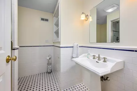 Bath - 10 Abbey Gate Rd, Cotuit, MA 02635 photo 3 of 4