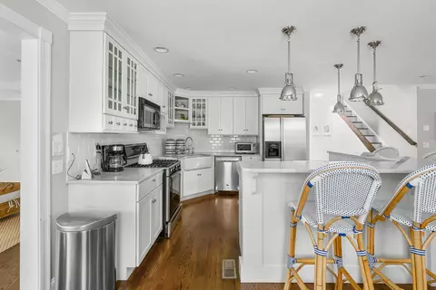 Kitchen - 10 Abbey Gate Rd, Cotuit, MA 02635 photo 2 of 5