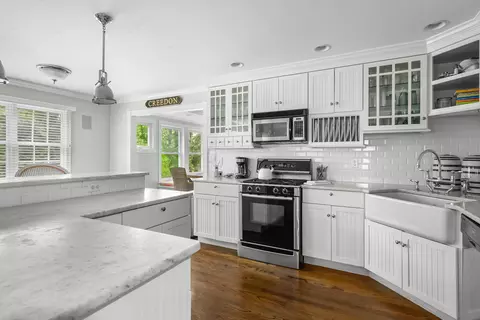 Kitchen - 10 Abbey Gate Rd, Cotuit, MA 02635 photo 4 of 5