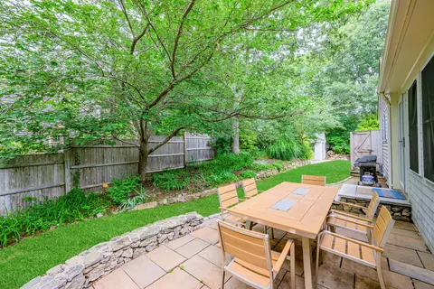 Exterior - 10 Abbey Gate Rd, Cotuit, MA 02635 photo 4 of 18