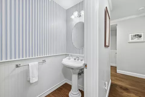 Entry Way - 10 Abbey Gate Rd, Cotuit, MA 02635 photo 3 of 4