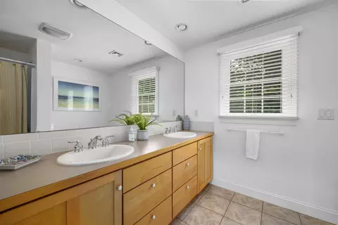 Bath - 10 Abbey Gate Rd, Cotuit, MA 02635 photo 2 of 4