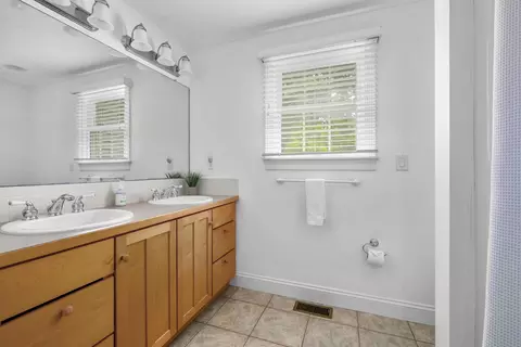 Bath - 10 Abbey Gate Rd, Cotuit, MA 02635 photo 1 of 4