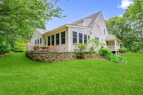 Exterior - 10 Abbey Gate Rd, Cotuit, MA 02635 photo 3 of 18
