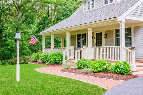 Exterior - 10 Abbey Gate Rd, Cotuit, MA 02635 photo 2 of 18