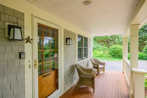 Exterior - 10 Abbey Gate Rd, Cotuit, MA 02635 photo 10 of 18