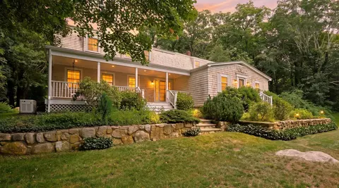 621 W Falmouth Hwy, Falmouth, MA 02540