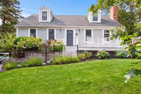 25 Marthas Ln, Harwich, MA 02645