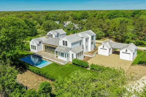 2 Lexington Ave, Edgartown, MA 02539