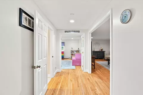 Entry Way - 536 Skunknet Rd, Centerville, MA 02632 photo 5 of 6