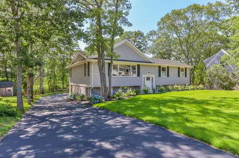 11 Madeline Rd, Teaticket, MA 02536