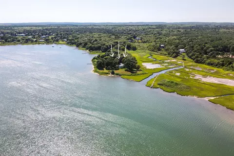 43 Sengekontacket Rd, Oak Bluffs, MA 02557