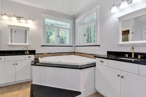 Bath - 20 Eagle Dr, Mashpee, MA 02649 photo 1 of 4