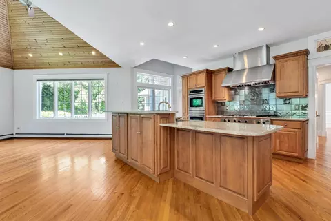 Kitchen - 20 Eagle Dr, Mashpee, MA 02649 photo 4 of 6
