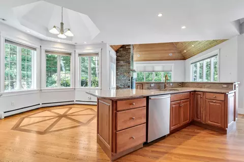 Kitchen - 20 Eagle Dr, Mashpee, MA 02649 photo 3 of 6