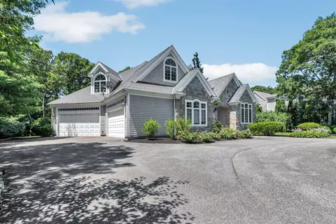 Exterior - 20 Eagle Dr, Mashpee, MA 02649 photo 2 of 8