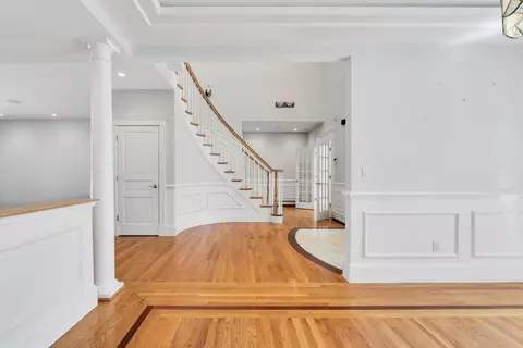 Entry Way - 20 Eagle Dr, Mashpee, MA 02649 photo 2 of 4