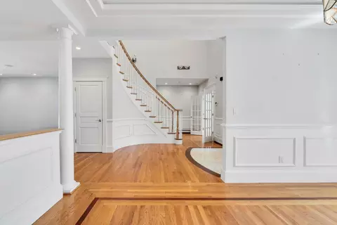 Entry Way - 20 Eagle Dr, Mashpee, MA 02649 photo 3 of 5