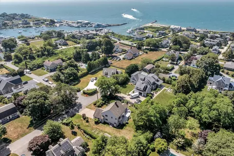 89 Belvidere Rd, Falmouth, MA 02540