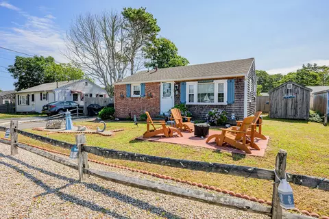 26 Wixon Rd, Dennis Port, MA 02639