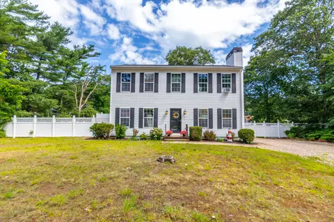 8 Hampden Rd, Teaticket, MA 02536