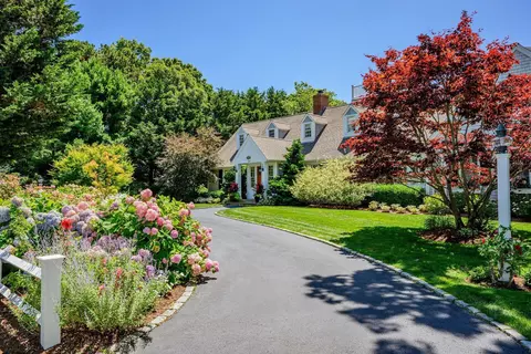 Exterior - 313 Bridge St, Osterville, MA 02655 photo 2 of 12