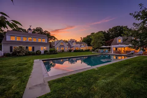Exterior - 313 Bridge St, Osterville, MA 02655 photo 1 of 12
