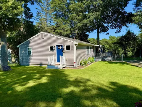 72 Handy Rd, Pocasset, MA 02559