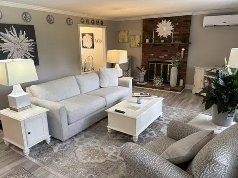 Living - 567 Main St, Mashpee, MA 02649 photo 2 of 3