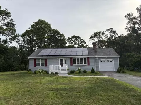 Exterior - 567 Main St, Mashpee, MA 02649 photo 1 of 9