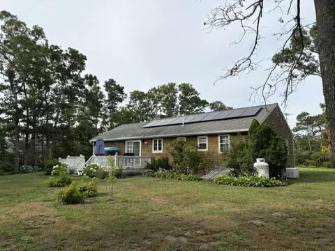 Exterior - 567 Main St, Mashpee, MA 02649 photo 2 of 9