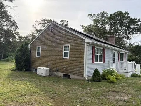 Exterior - 567 Main St, Mashpee, MA 02649 photo 5 of 9