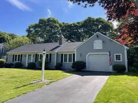 106 Pine St, Yarmouth Port, MA 02675