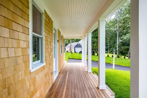 Exterior - 94 Liam Ln, Centerville, MA 02632 photo 2 of 6