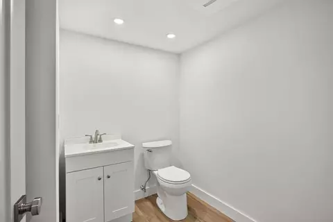 Bath - 94 Liam Ln, Centerville, MA 02632 photo 1 of 8