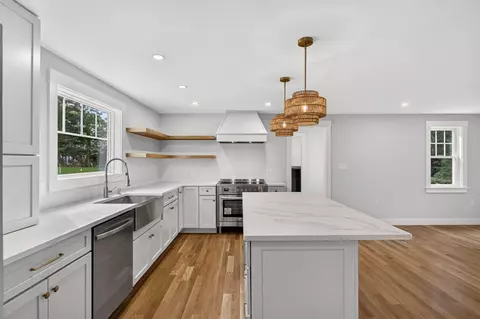 Kitchen - 94 Liam Ln, Centerville, MA 02632 photo 2 of 4