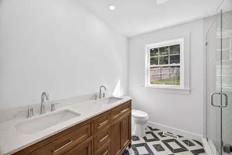 Bath - 94 Liam Ln, Centerville, MA 02632 photo 7 of 8