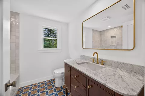 Bath - 94 Liam Ln, Centerville, MA 02632 photo 3 of 8