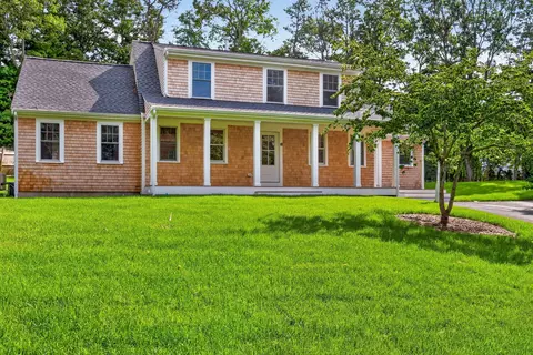 Exterior - 94 Liam Ln, Centerville, MA 02632 photo 3 of 6