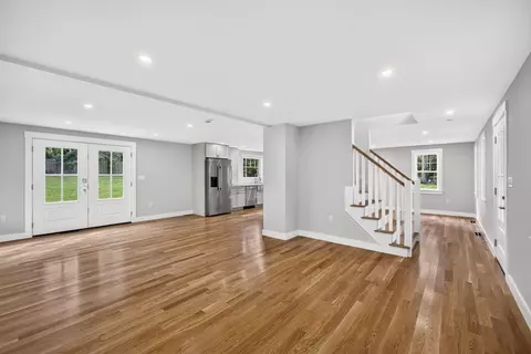 Living - 94 Liam Ln, Centerville, MA 02632 photo 3 of 3