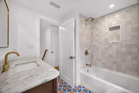 Bath - 94 Liam Ln, Centerville, MA 02632 photo 4 of 8