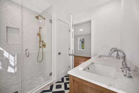 Bath - 94 Liam Ln, Centerville, MA 02632 photo 8 of 8