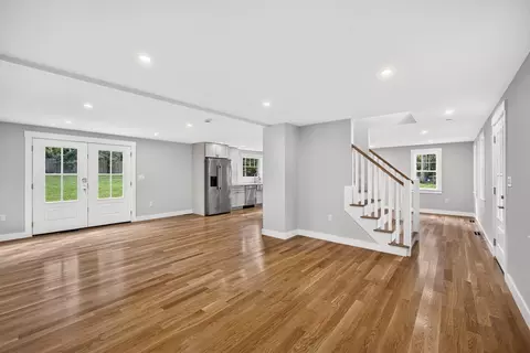 Living - 94 Liam Ln, Centerville, MA 02632 photo 4 of 6