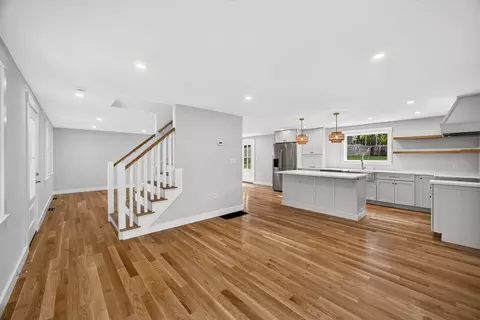 Living - 94 Liam Ln, Centerville, MA 02632 photo 3 of 6