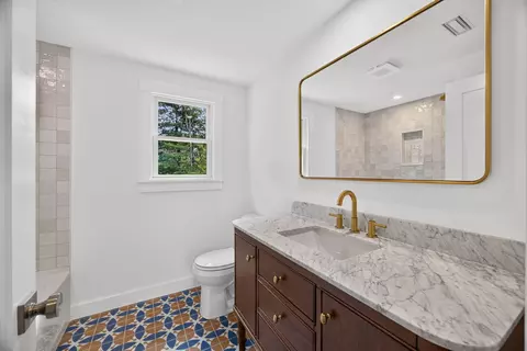 Bath - 94 Liam Ln, Centerville, MA 02632 photo 3 of 10