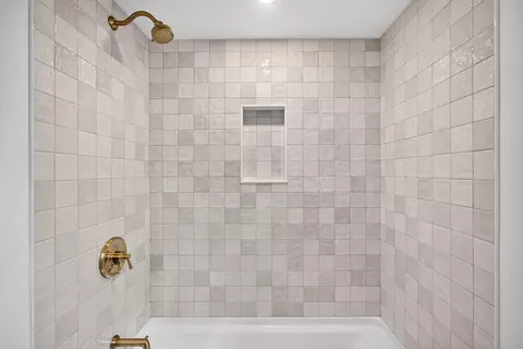 Bath - 94 Liam Ln, Centerville, MA 02632 photo 5 of 10